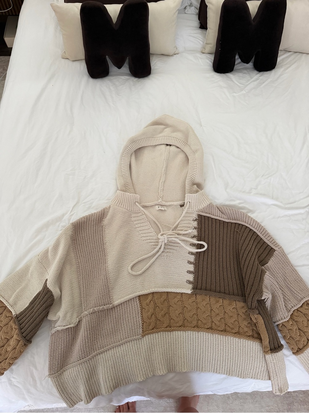 Mixed-Stitch Hooded Pullover Sweater in Cream and Brown